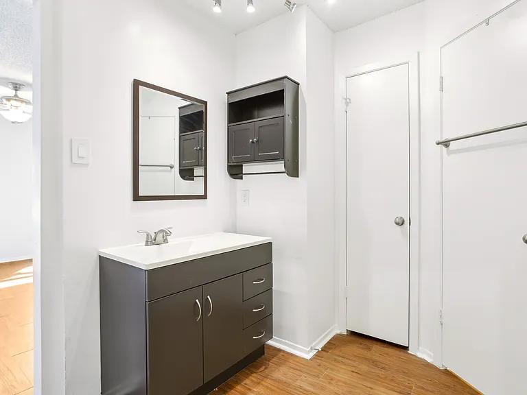9729 Meadowheath Dr — Photo 15