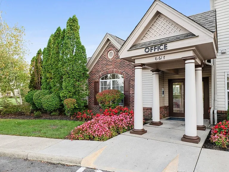 Leasing Office Entrance
