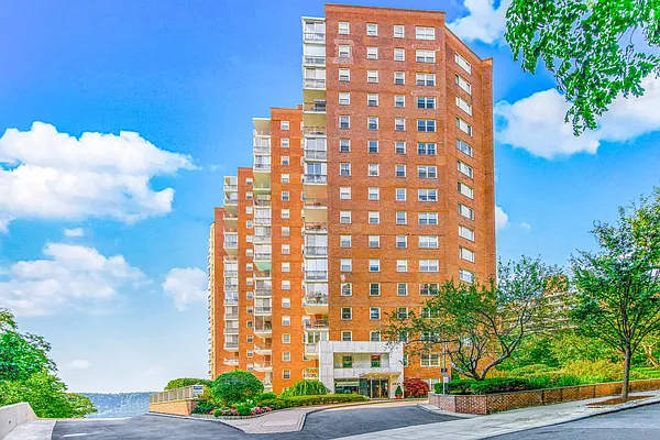 Sold by Re/Max In The City | media 37