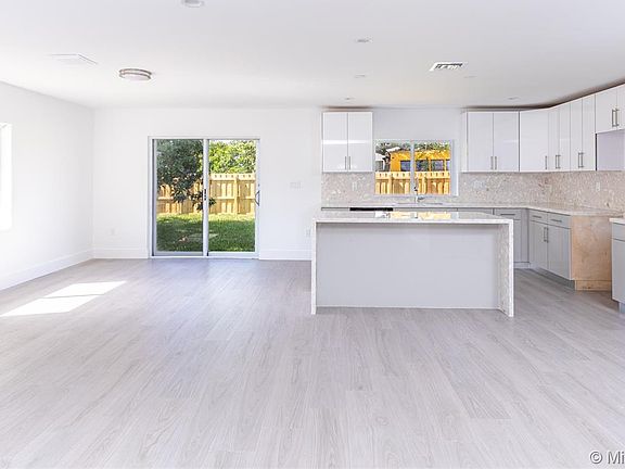 4th image of 10705 SW 220th Street Aka 21950 SW #107