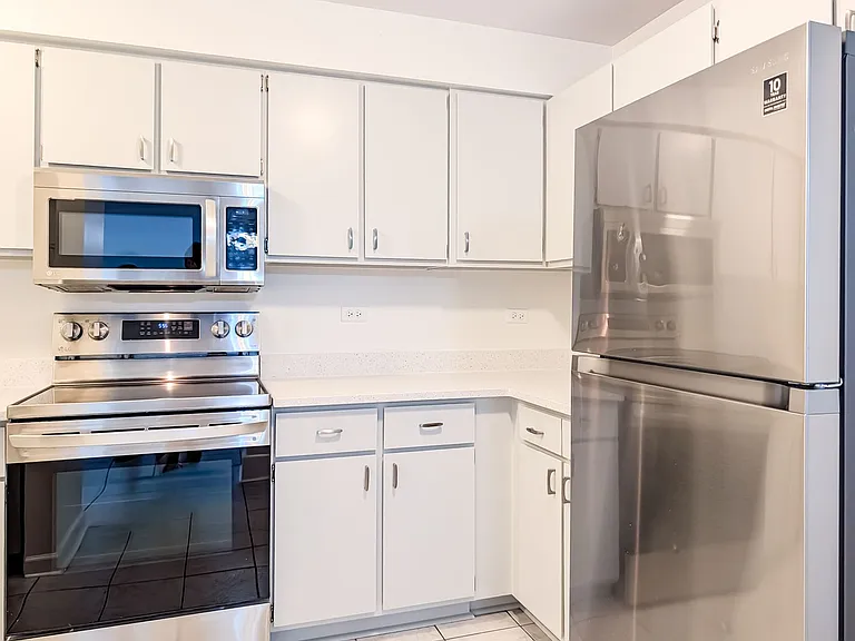483 N Larch Ave #204W — Photo 8