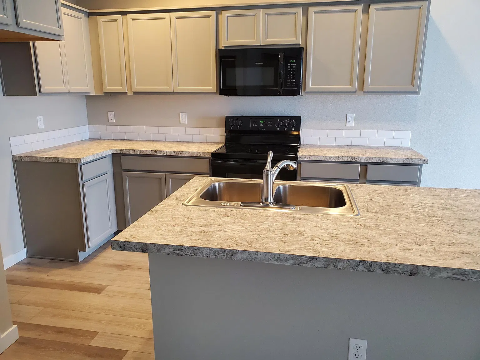 3 bed, 1364 sqft, $2,400 — Photo 4