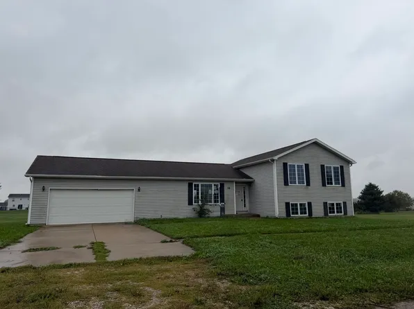 501 Travis Dr, Carlock, IL 61725