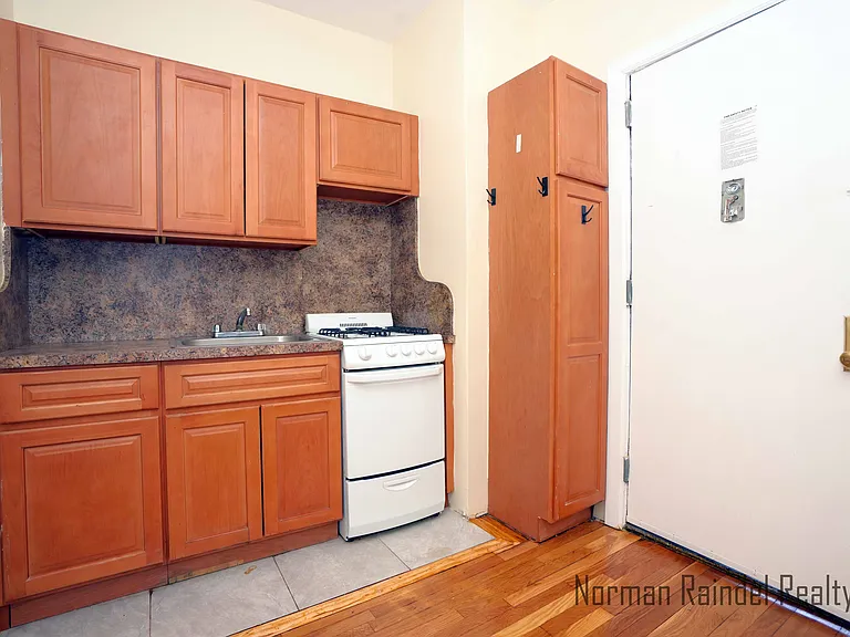 1673 E 18th St #F9 — Photo 9