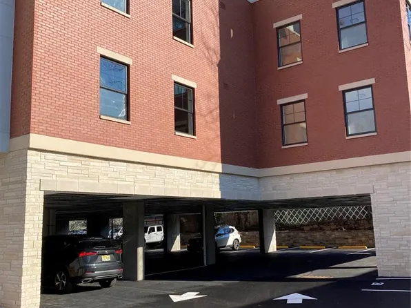 209 Oakdene Place image 3 of 8