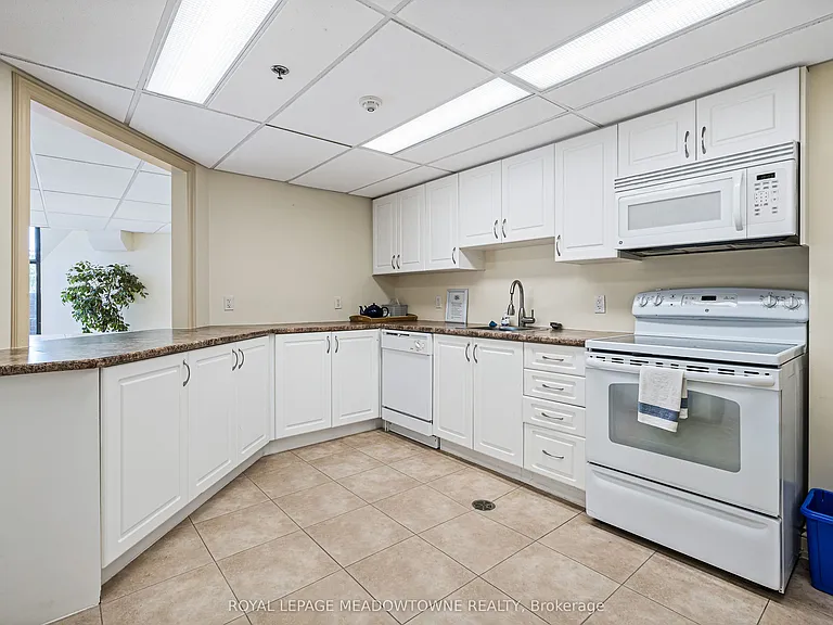 1230 Marlborough Ct #506 — Photo 32