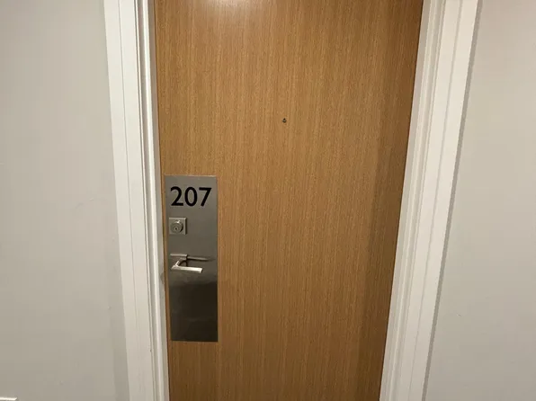128 Grovewood Cmn #207, Oakville, ON L6H 0X3