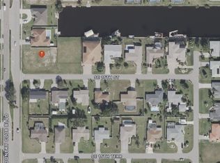 1429 Country Club Blvd, Cape Coral, FL 33990