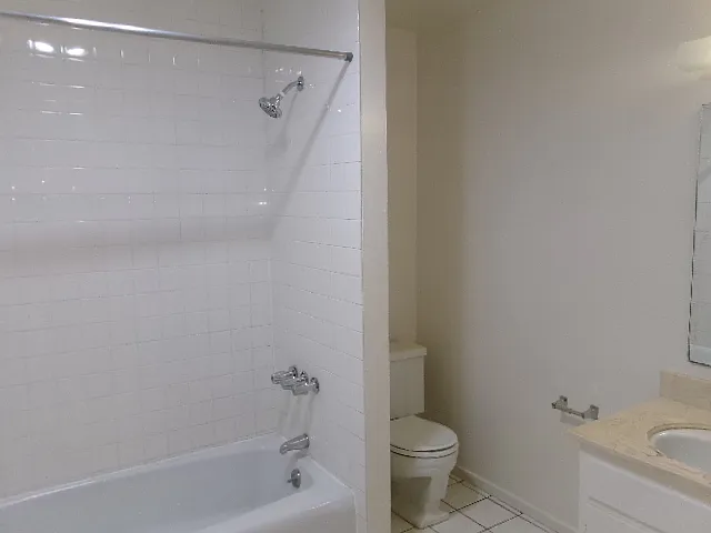 401 E Victoria St #5 — Photo 14