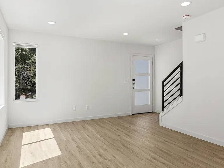 12333C 40th Ave NE #C — Photo 3