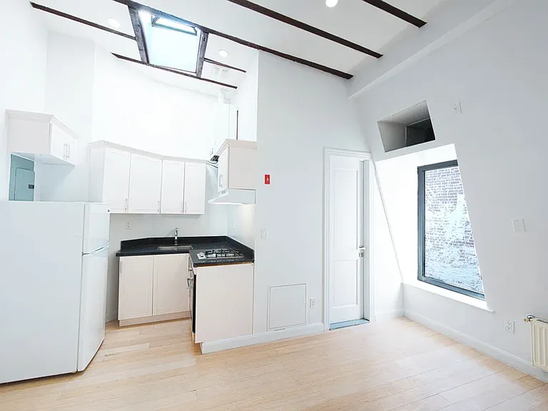 78 Herkimer St #404 — Photo 2