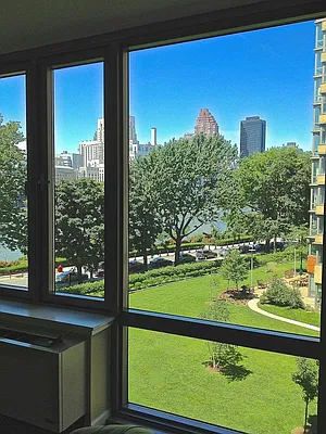 Sold by Sotheby's International Realty | media 32