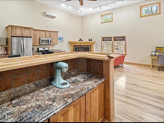 High ceilings with plenty of natural light and lighting