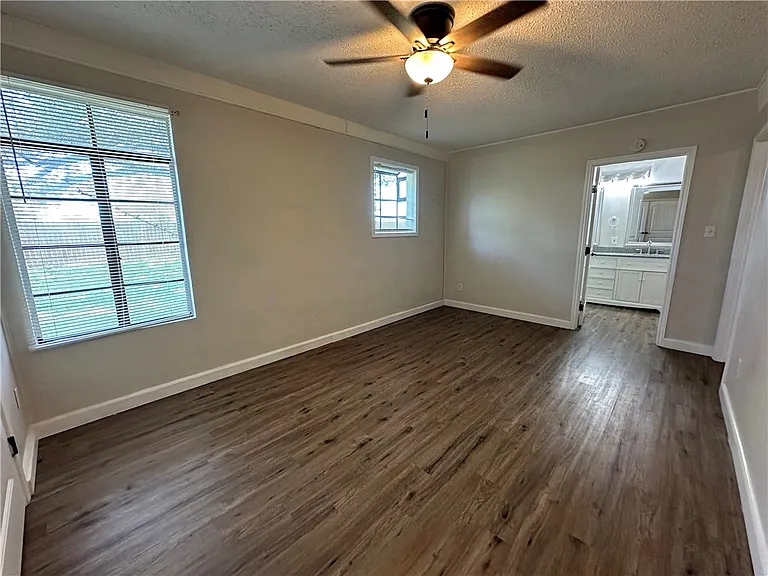 11150 Interstate Highway 37 #B — Photo 15