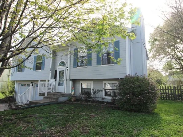 521 SE Onyx Dr, Lees Summit, MO 64063