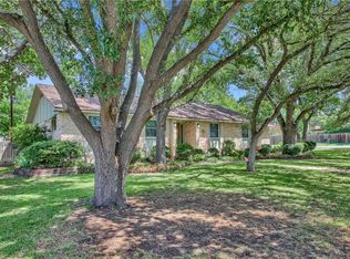 700 Drake Ln, Taylor, TX 76574