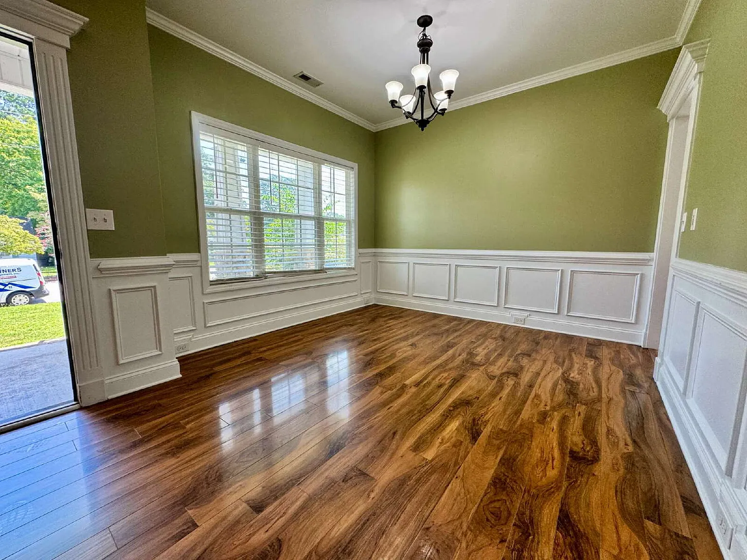 4 bed, 2.0 bath, 2043 sqft, $2,200 — Photo 3