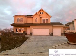 17014 Aurora St, Omaha, NE 68136