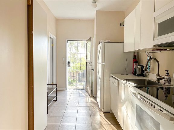 2nd image of 27360 Parkside Dr