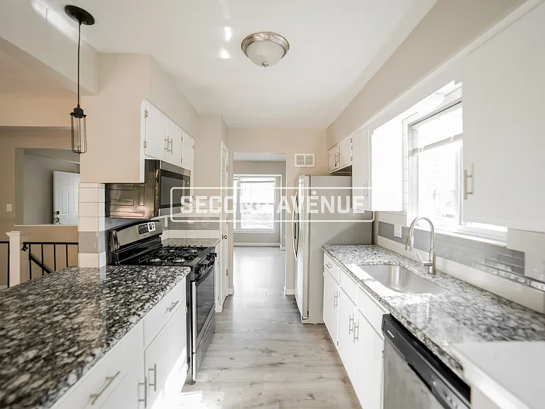 805 NW Canterbury Rd — Photo 4