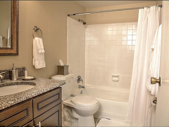 4th image of 5540 Pershing Ave #304