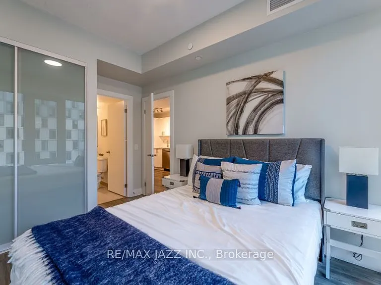 80 Bond St E #1220 — Photo 5
