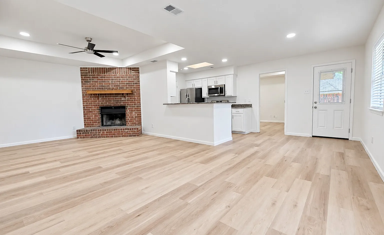 2 bed, 1014 sqft, $2,050 — Photo 1