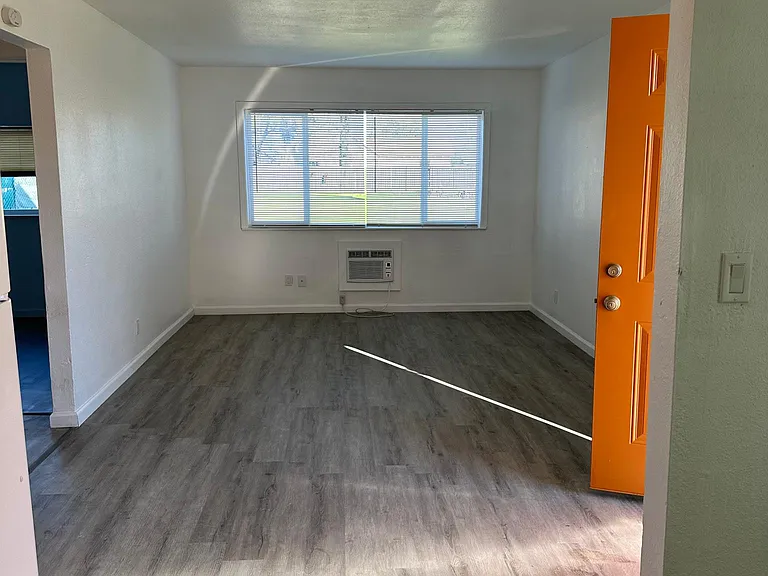 1722 Linda Ave — Photo 4