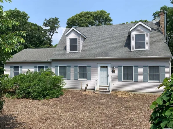 7 Neptune Avenue, Hampton Bays, NY 11946