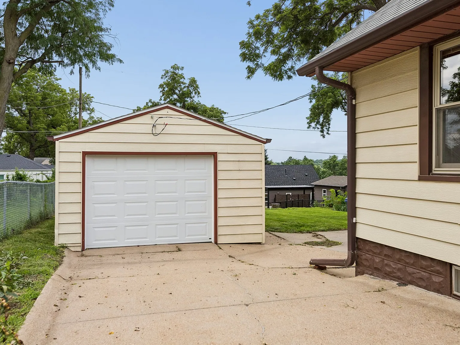 2 bed, 1022 sqft, $1,600 — Photo 4