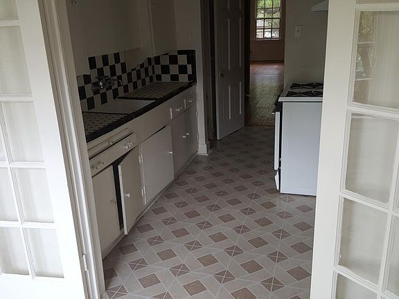 3rd image of 5908 La Vista Dr