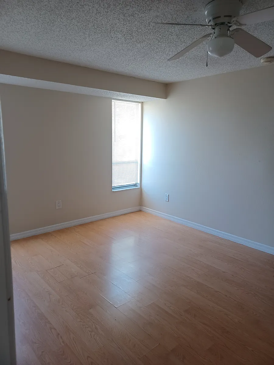 2nd bedroom with large closet - 1715 9th St W