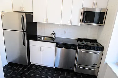 Rented by Metropolis Real Estate of Manhattan