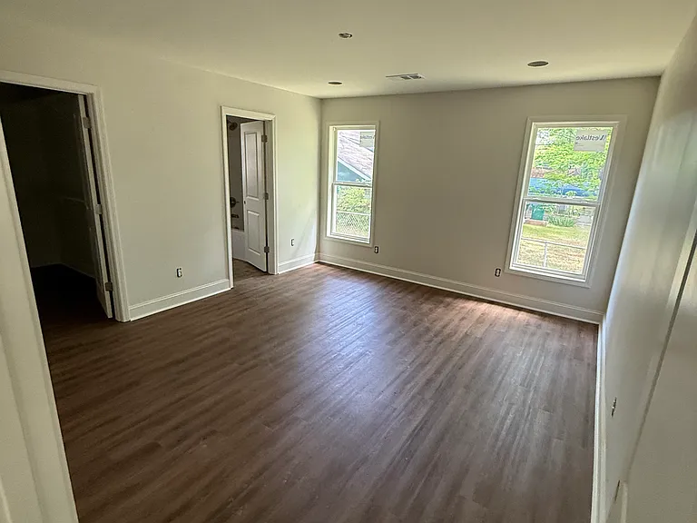 404 S Smith St — Photo 6