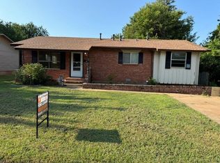 924 NW 24th St, Moore, OK 73160