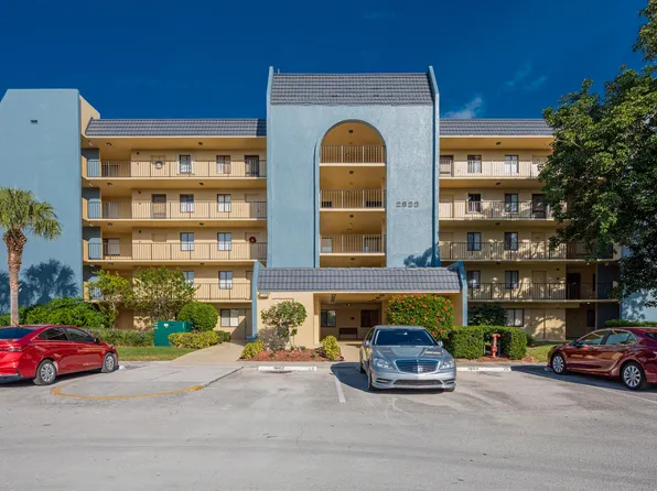 2828 Tennis Club Drive #210, West Palm Beach, FL 33417
