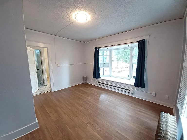 1 of the 5 bedrooms