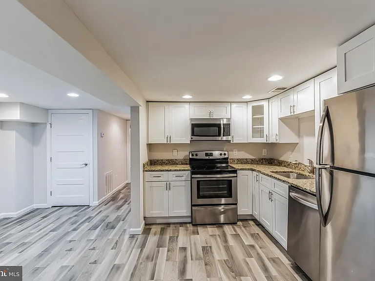 1213 Staples St NE #B — Photo 4