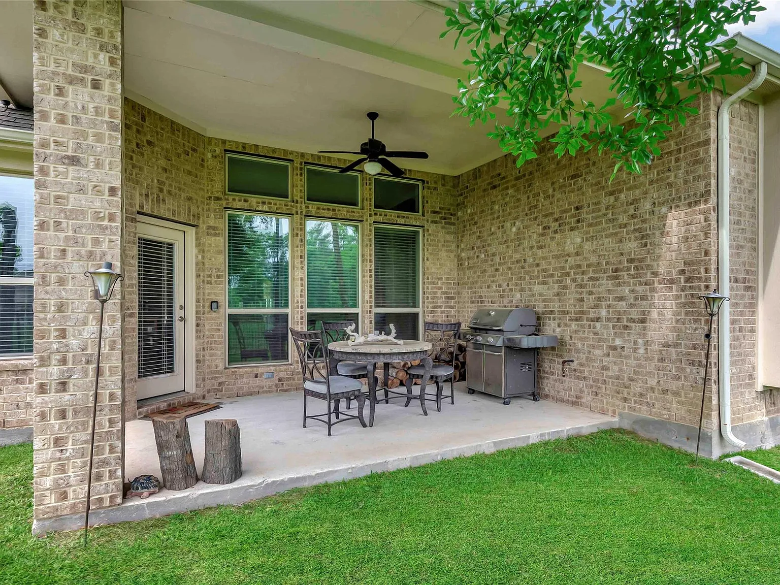 4 bed, 3.5 bath, 3207 sqft, $4,000 — Photo 2