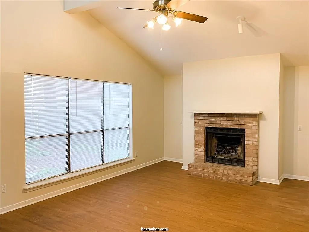 3 bed, 1265 sqft, $1,950 — Photo 3