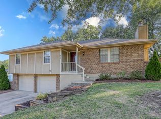 417 NE Corsicana St, Lees Summit, MO 64086
