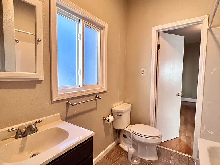 3209 Hannah St — Photo 12