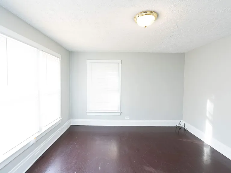 405 Alexander St — Photo 12