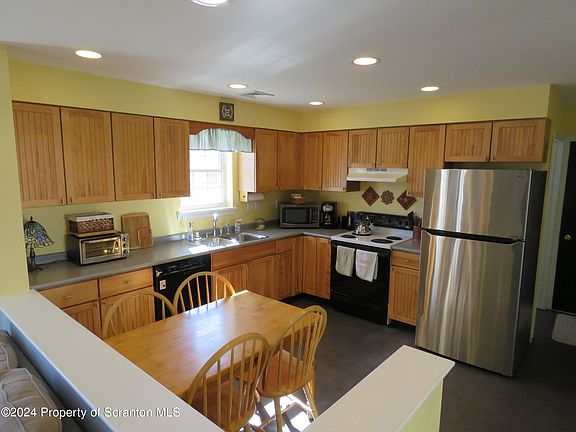 3rd image of 405 Edgewood Dr S #L-1