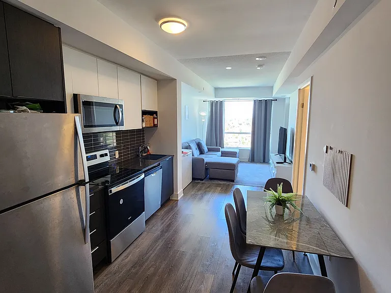 202 Burnhamthorpe Rd E #1207W — Photo 11