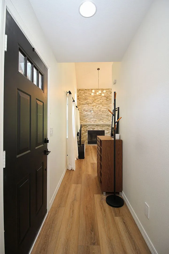 Contemporary NW Portland Heights Home — Photo 4