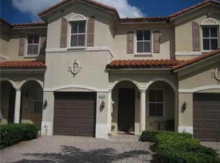 1045 NE 207th St, Miami, FL 33179