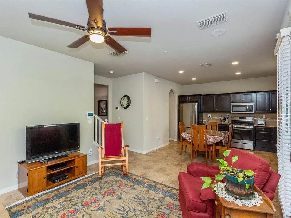 1332 Joy Dr