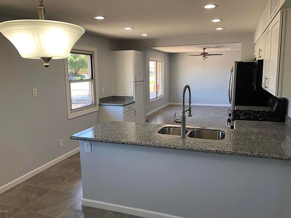 5th image of 2528 N 48th Ln