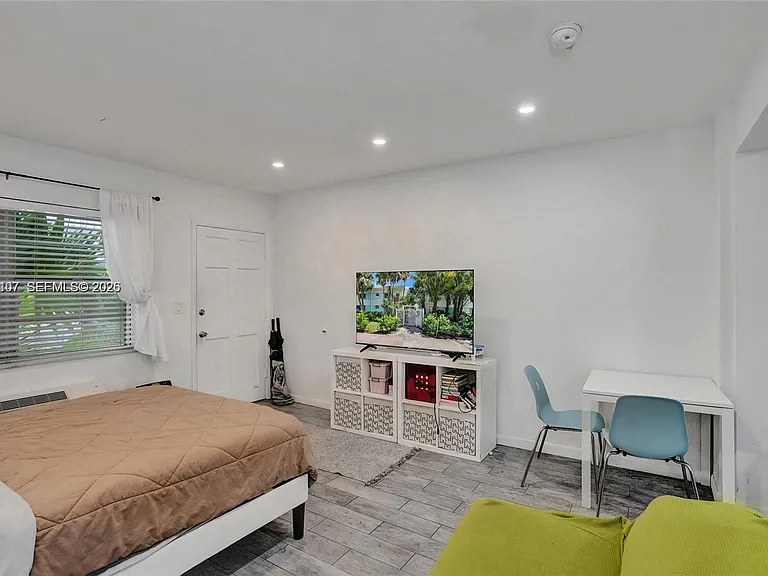 911 Meridian Ave #104 — Photo 3